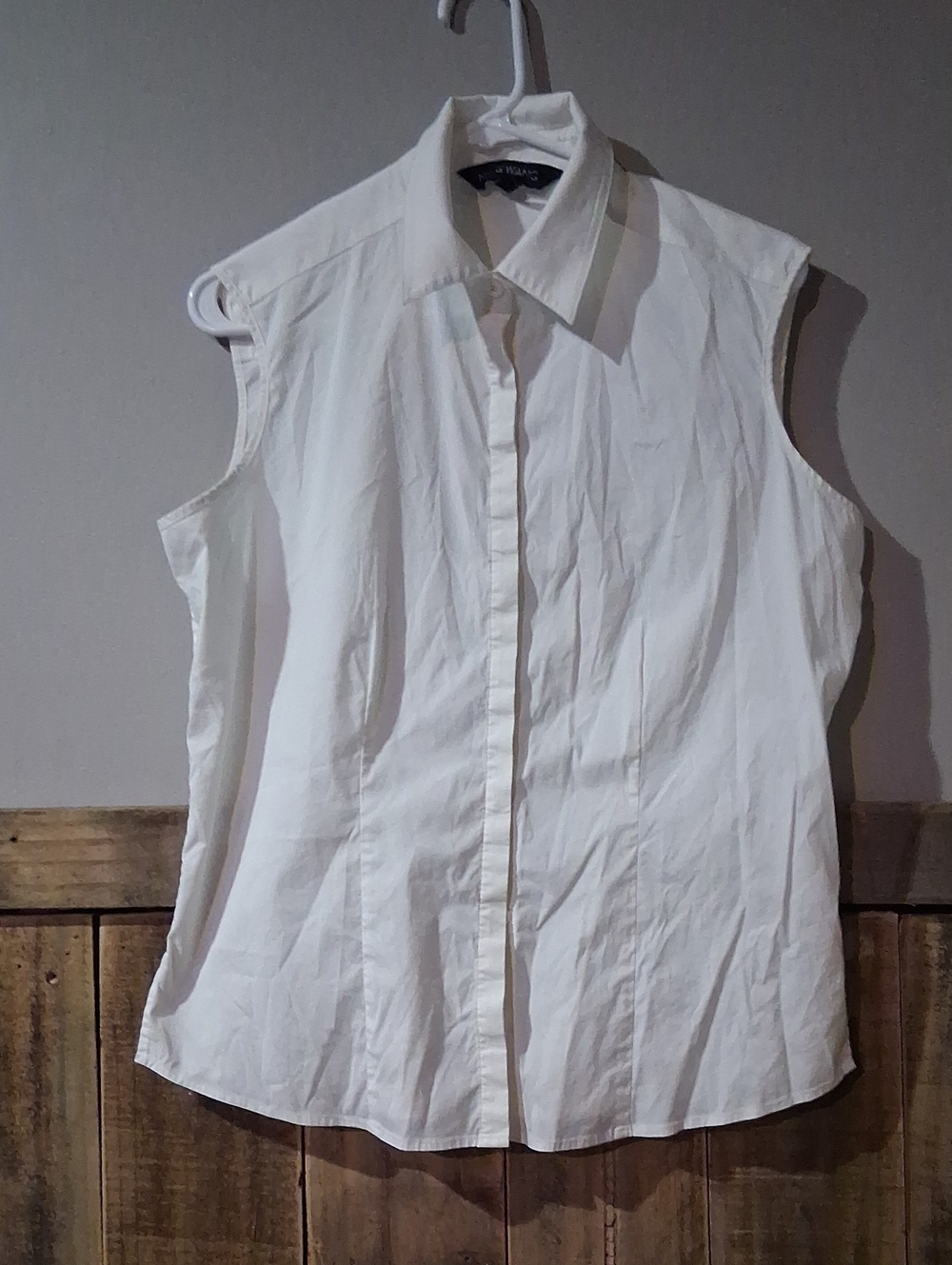 Ming Wang White Sleeveless Button-Down Blouse